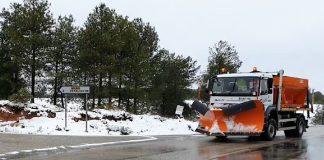 Quitanieves del centro comarcal de Cifuentes.