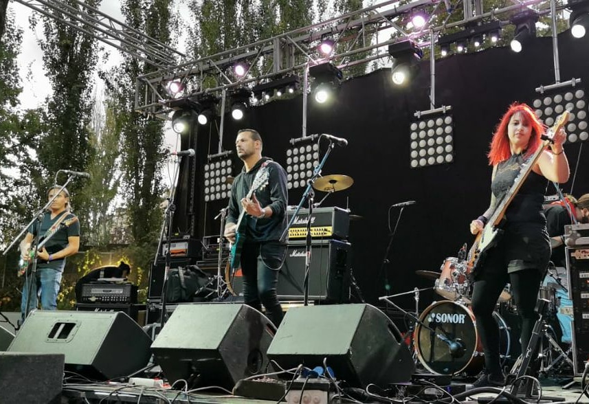 "Roto", sobre el escenario.