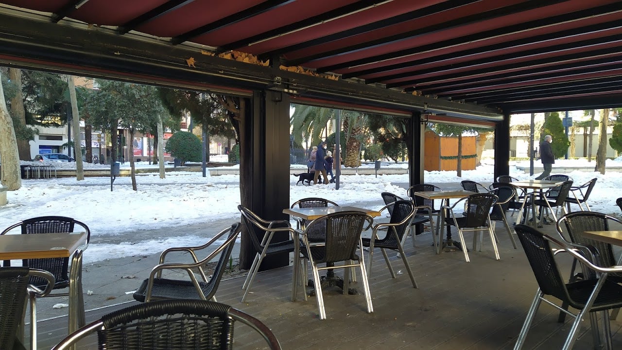 Ni siquiera en una terraza como esta será posible consumir a partir de ahora. La imagen es del 17 de enero de 2021, en Guadalajara. (Foto: La Crónic@)