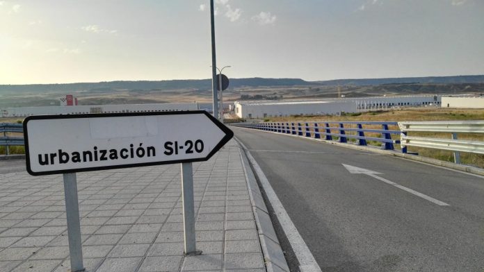 Acceso al polígono SI-20, en Cabanillas del Campo. (Foto: La Crónic@)