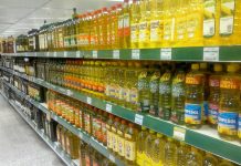 Lineal de aceite en un supermercado.