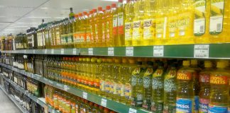 Lineal de aceite en un supermercado.