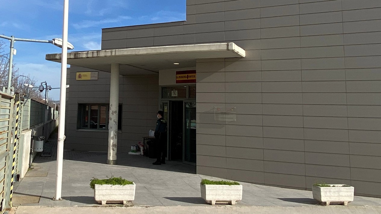 Entrada al cuartel de la Guardia Civil de Azuqueca de Henares.