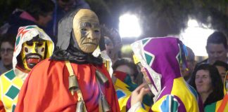 Botargas en la Plaza Mayor de Guadalajara para el entierro de la sardina del Carnaval de Guadalajara en 2019. (Foto: La Crónic@)