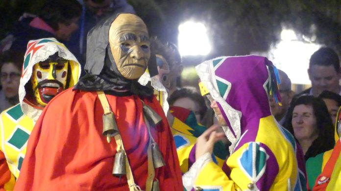 Botargas en la Plaza Mayor de Guadalajara para el entierro de la sardina del Carnaval de Guadalajara en 2019. (Foto: La Crónic@)