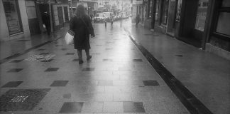 Calle Mayor de Guadalajara en febrero de 2021, bajo la lluvia. (Foto: La Crónic@)