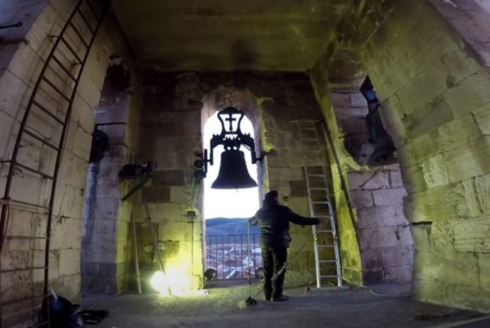 Campanario de Alustante, en uno de los vídeos grabados en 2016.
