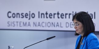 La ministra de Sanidad, Carolina Darias durante una rueda de prensa tras la reunión del Consejo Interterritorial del Sistema Nacional de Salud, en Madrid .