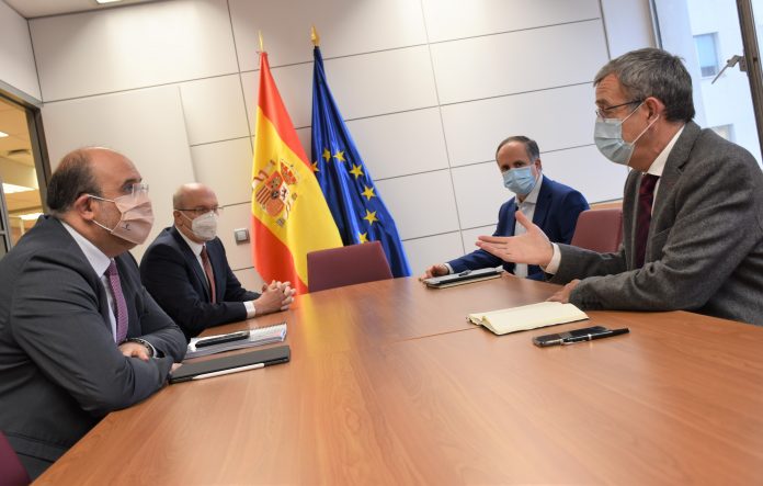 Martínez Guijarro y Alique durante la reunión para tratar los fondos europeos y su relación con la despoblación.