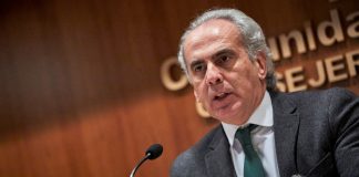 Madrid aún usa contra Page que los considerase una «bomba vírica» El consejero de Sanidad de la Comunidad de Madrid, Enrique Ruiz Escudero, durante una rueda de prensa.