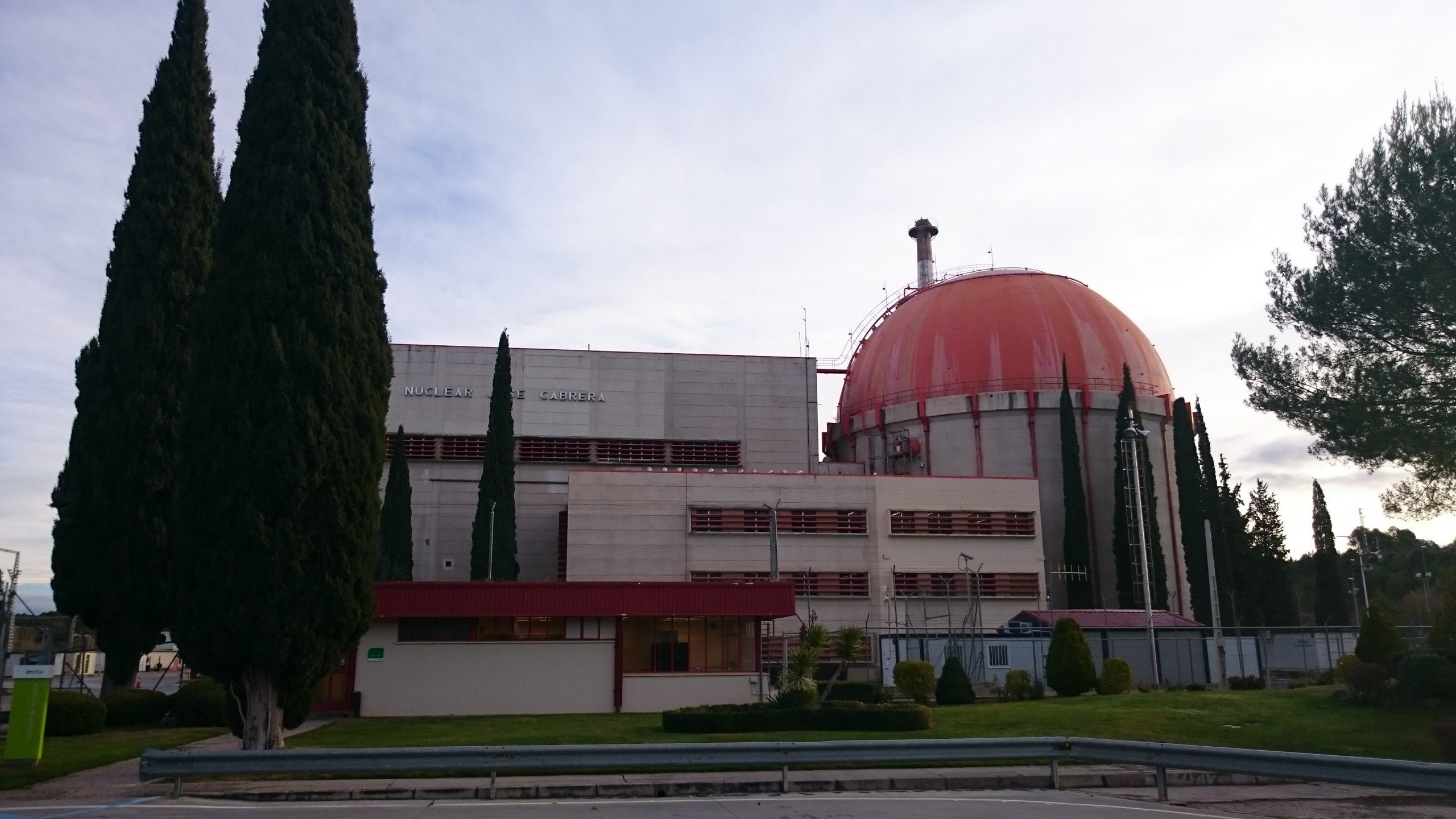 Estado original del edificio de la central nuclear de Zorita.