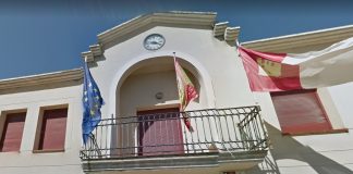 Fachada del Ayuntamiento de Espinosa de Henares. (Foto: Google Maps)