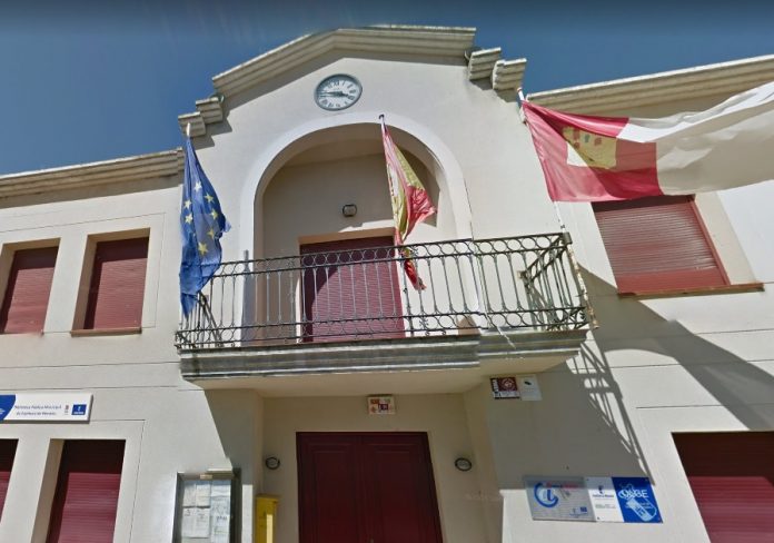 Fachada del Ayuntamiento de Espinosa de Henares. (Foto: Google Maps)