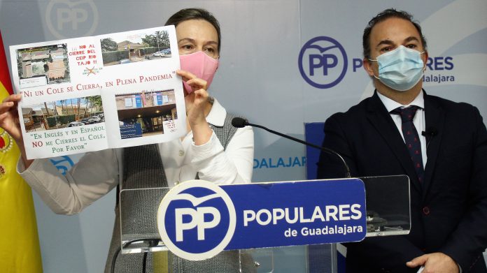 Ana Guarinos y Jaime Carnicero, durante su rueda de prensa.