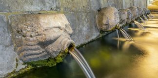 Algunos de los trece caños de la histórica fuente de Albalate de Zorita.