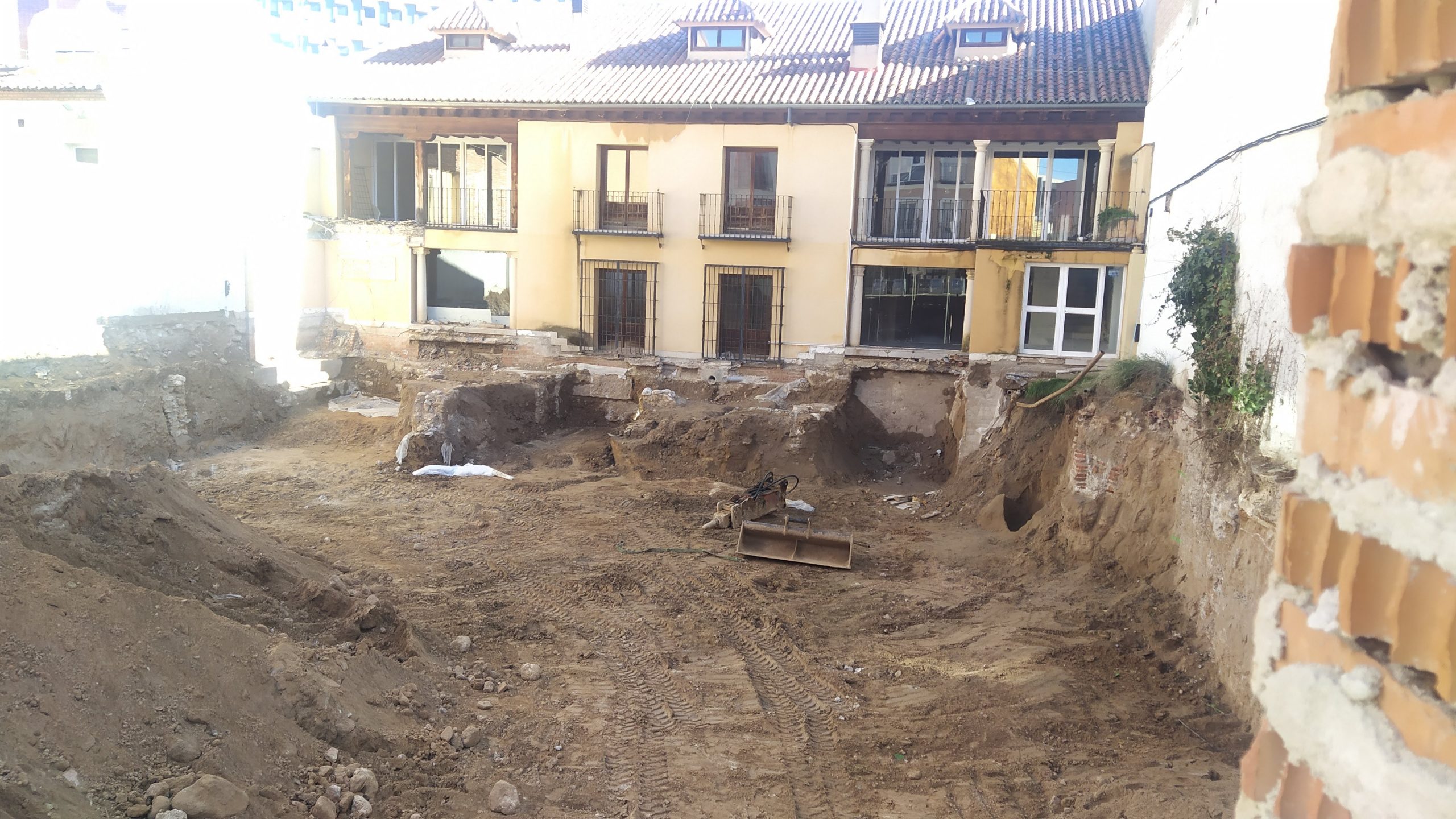 Estado de los trabajos de excavación en la trasera de la Cámara de Comercio, el pasado 14 de febrero de 2021. (Foto: La Crónic@)