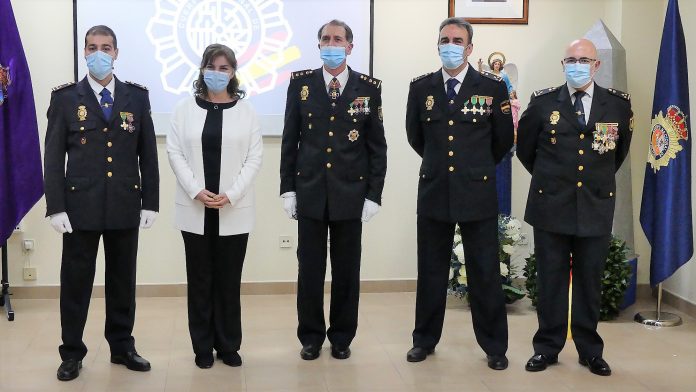 Entrega de títulos en Guadalajara a tres inspectores del Cuerpo Nacional de Policía.