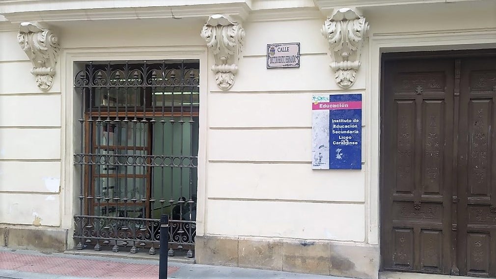 Liceo Caracense, de Guadalajara. Clase con las ventanas abiertas, por el COVID-19, en noviembre de 2020. (Foto: La Crónic@)