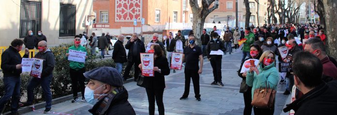 Concentración de hosteleros en Guadalajara el 16 de febrero de 2021.