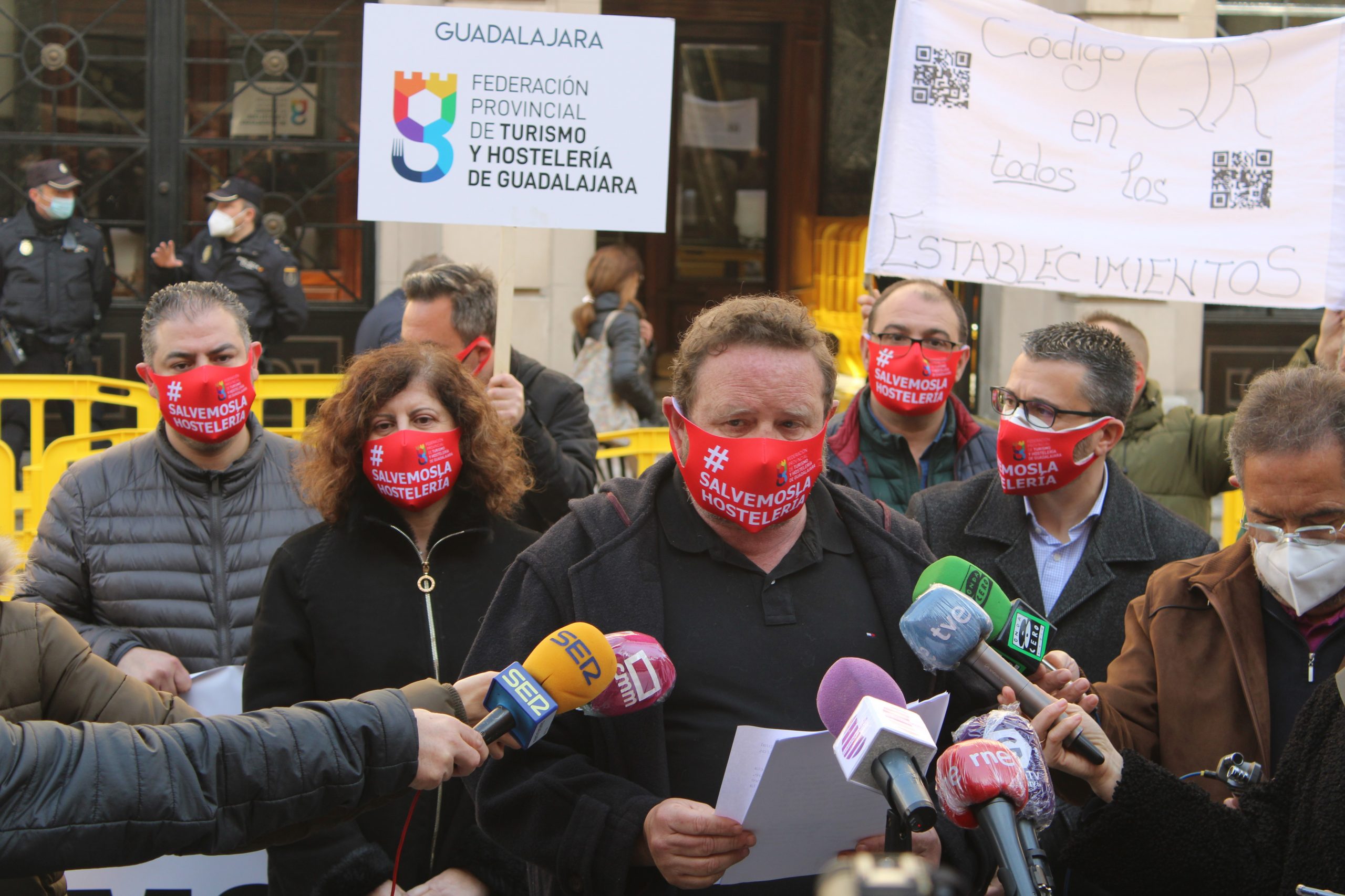 Juan Luis Pajares durante la lectura del manifiesto ante la Subdelegación del Gobierno el 16 de febrero de 2021.