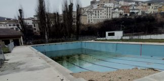 Piscina municipal de Pastrana en el invierno de 2021.