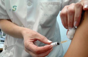 Las vacunas se aplican con la misma exasperante lentitud que en el resto de España o de Europa.