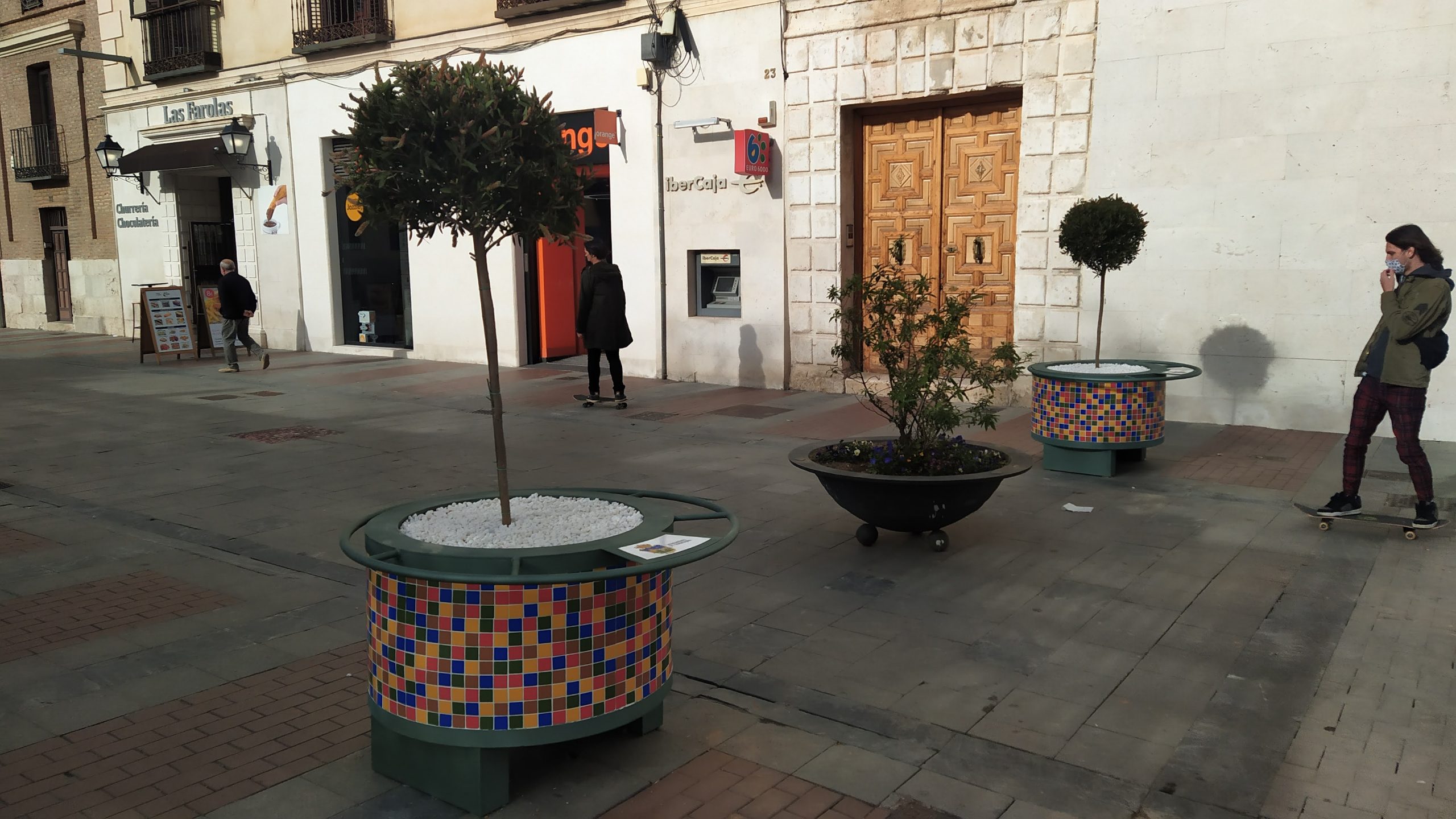 Nuevo modelo de jardineras en la Calle Mayor de Guadalajara. (Foto: La Crónic@)