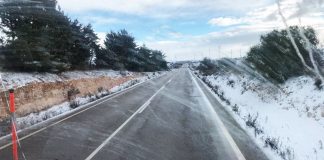 Carretera con nieve y hielo.