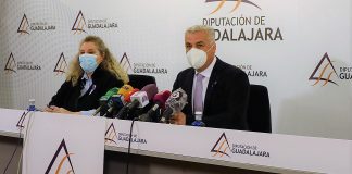 Susana Alcalde y José Luis Vega, en la rueda de prensa del 8 de marzo de 2021.