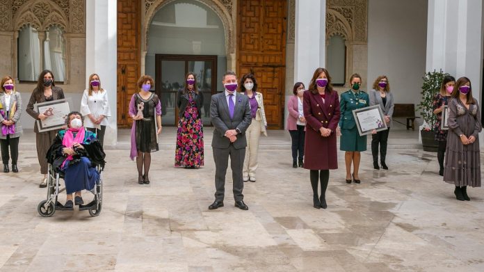 El 8M se ha celebrado este 2021 en el Palacio de Fuensalida con un muy contenido acto oficial.