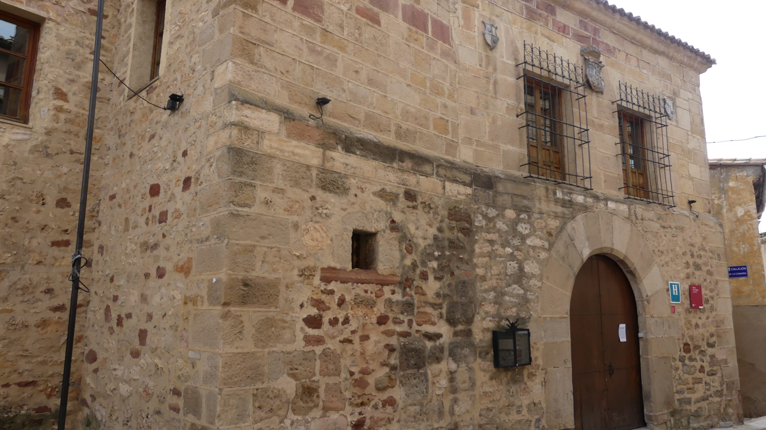 Exterior del Palacio de los Molina el 21 de marzo de 2021. "La Subalterna" es cerrada, por cese de la actividad de sus últimos arrendatarios. (Foto: La Crónic@)