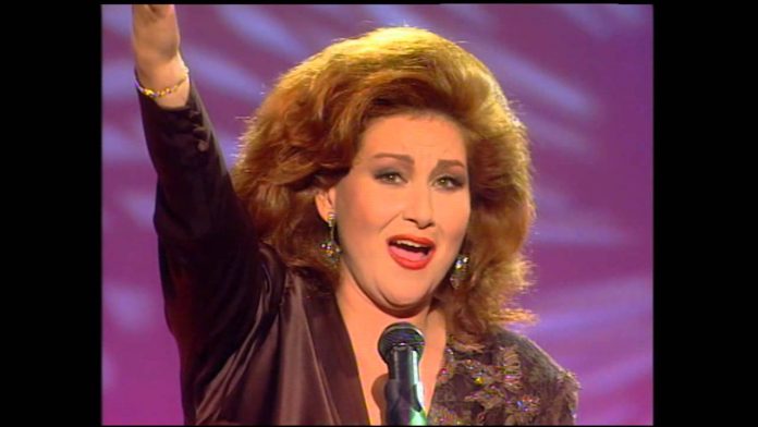 Mía Patterson, en la época en que se dio a conocer como cantante en televisión.