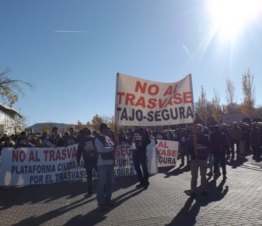 Preparativos en Guadalajara de la manifestación del 29 de noviembre de 2021 contra el trasvase. (Foto: La Crónic@)