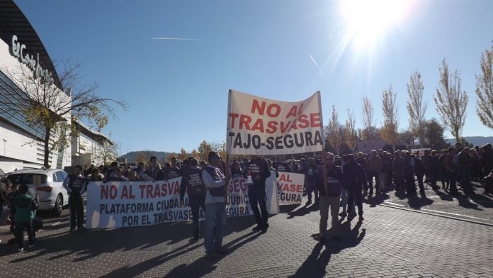 Preparativos en Guadalajara de la manifestación del 29 de noviembre de 2021 contra el trasvase. (Foto: La Crónic@)