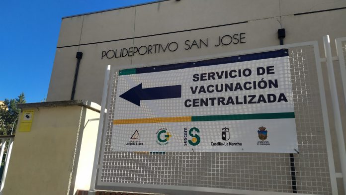 Centro de Vacunación Centralizada de Guadalajara, en el Polideportivo 