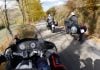 Un motorista de 75 años muere tras estrellarse a gran velocidad Motos circulando en grupo por una carretera española.