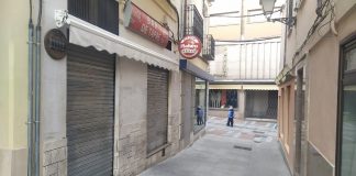 Por pelotas, sin "pelotas". Los habituales del Bar Club entienden perfectamente el juego de palabras. (Foto: La Crónic@)