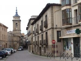 Calle de Molina de Aragón en abril de 2021. La ciudad ha visto empeorar sus datos de COVID en la última semana. (Foto: La Crónic@)