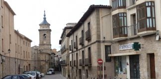 Calle de Molina de Aragón en abril de 2021. La ciudad ha visto empeorar sus datos de COVID en la última semana. (Foto: La Crónic@)