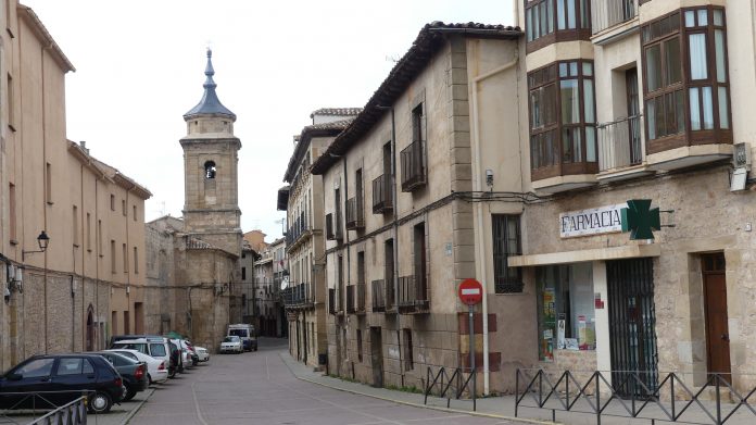 calle-de-molina-de-aragon-en-abril-de-2021 Calle de Molina de Aragón en abril de 2021. La ciudad ha visto empeorar sus datos de COVID en la última semana. (Foto: La Crónic@)