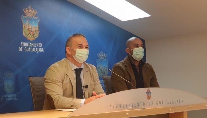 Jaime Carnicero y Armengol Engonga, durante la rueda de prensa del 29 de abril de 2021.