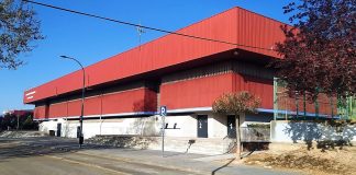 El Ayuntamiento pretende mantener las instalaciones deportivas con 700.000 euros menos, avisan desde el PSOE Polideportivo "David Santamaría", en Guadalajara, en abril de 2021. (Foto: La Crónic@)