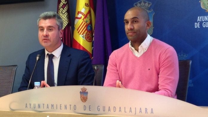 esteban-y-engonga Alfonso Esteban y Armengol Engonga en su etapa, ya lejana, de convivencia política en el Ayuntamiento de Guadalajara.el