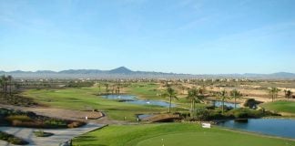 Campo de golf en Murcia, explotado sin estimar agua para mantener verde el césped de los "greens" y de las calles.