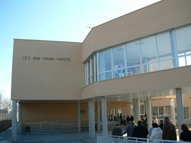 Fachada del todavía único instituto de Cabanillas del Campo.