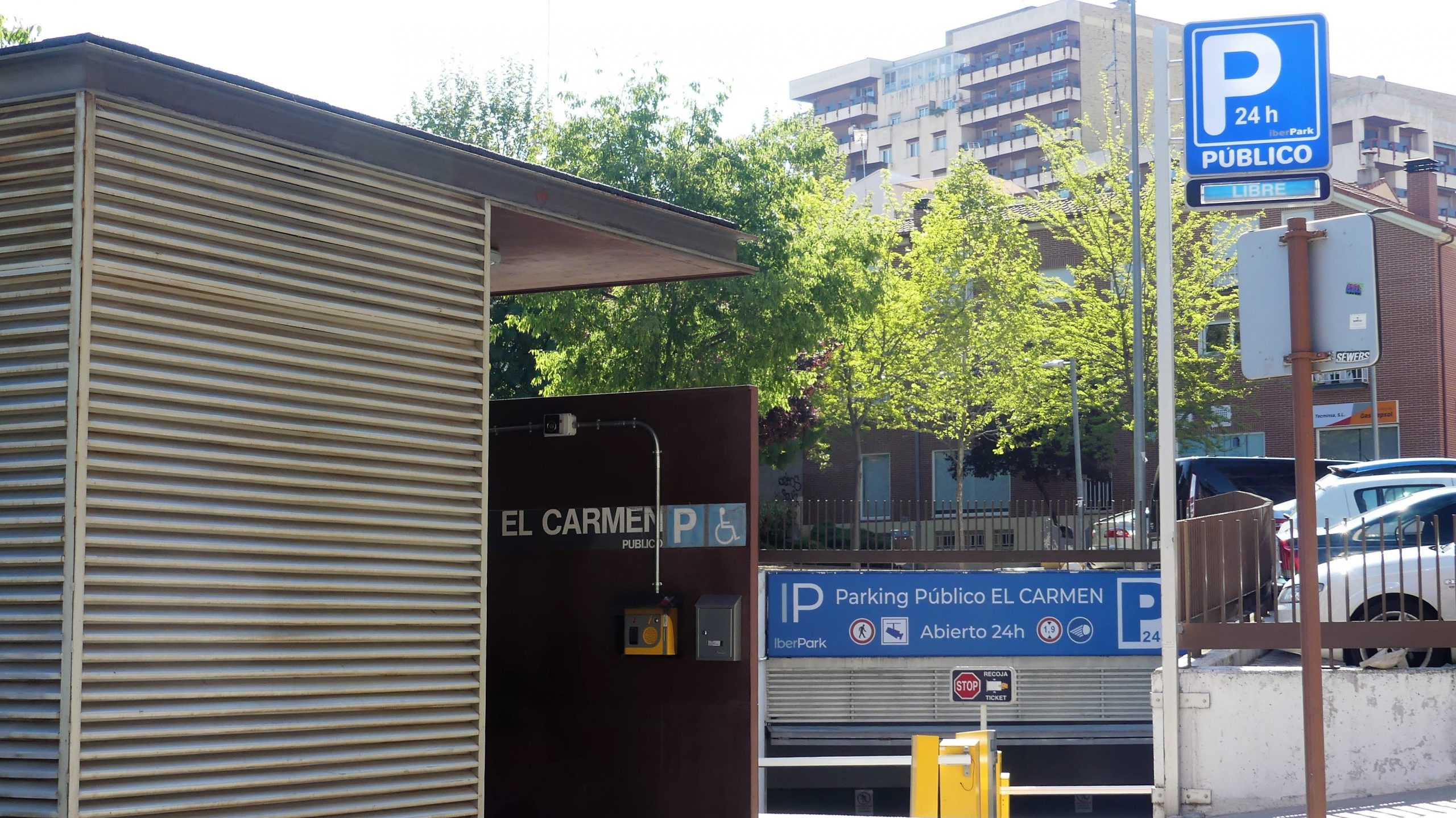 Parking público de propiedad privada en la calle Antonio Cañadas de Guadalajara. (Foto: La Crónic@) Parking público de propiedad privada en la calle Antonio Cañadas de Guadalajara. (Foto: La Crónic@)