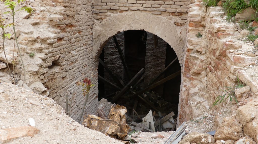 Sótano bajo el edificio del "Maragato". (Foto: La Crónic@)