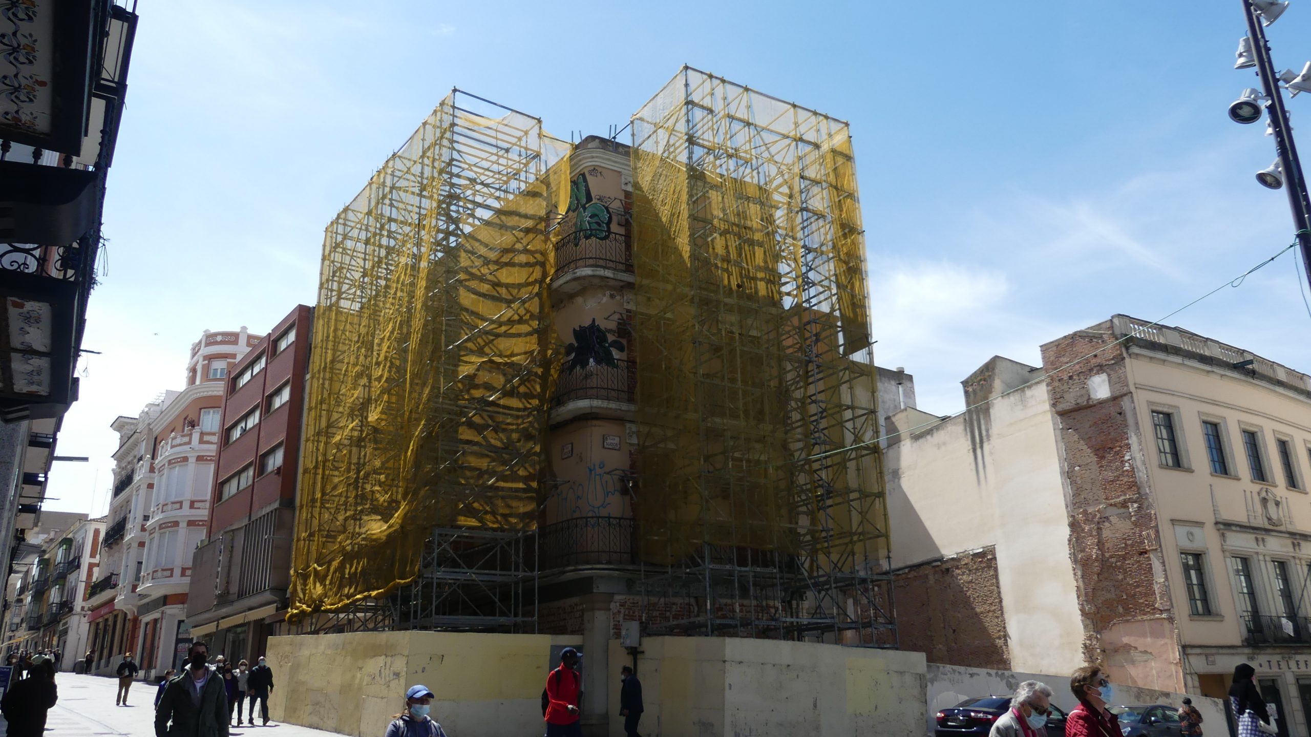 Exterior del edificio del "Maragato" el 19 de abril de 2021. (Foto: La Crónic@)