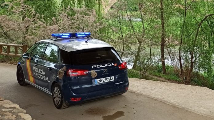 El homnre intentó zafarse de la Policía Nacional huyendo hacia el río