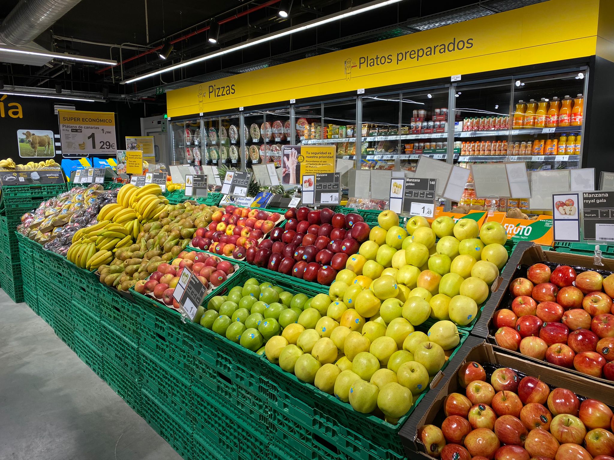 Sección de frutería de Supeco Guadalajara.